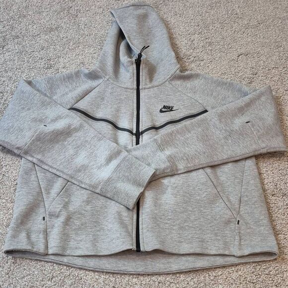 Nike Tech Women's M Full Zip Hooded Jacket Outdoor Workout Gym - Picture 1 of 5
